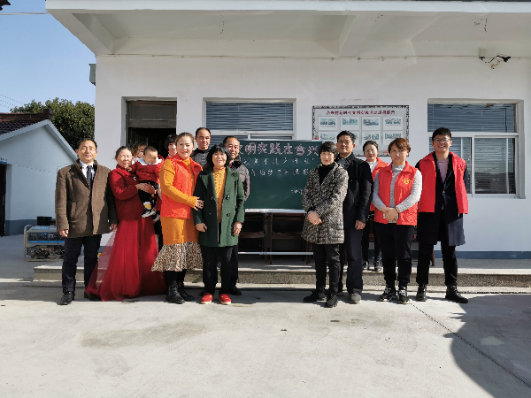 新杭镇合兴村:夕阳红婚纱摄影文明实践3.jpg 新杭镇合兴村:夕阳红婚纱摄影文明实践3.jpg