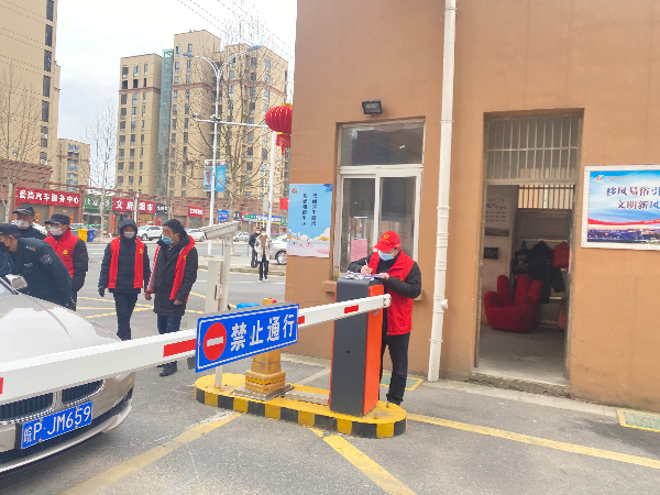 党员在小区入口摸排登记中 (15).JPG 党员在小区入口摸排登记中 (15).JPG