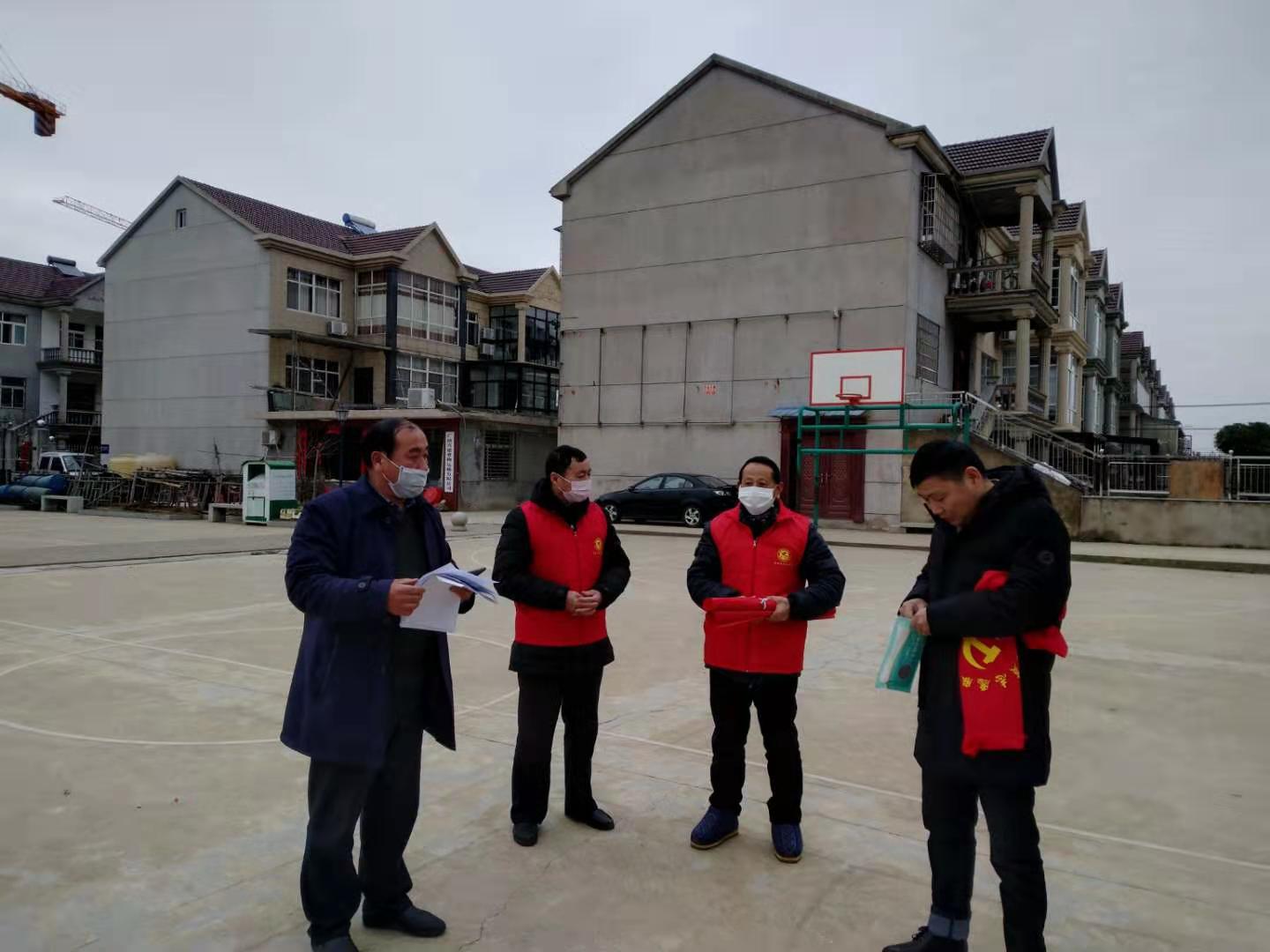 2月2日上午,荷花社区党员在中心村庄宣传防疫工作 (2).JPG 2月2日上午,荷花社区党员在中心村庄宣传防疫工作 (2).JPG