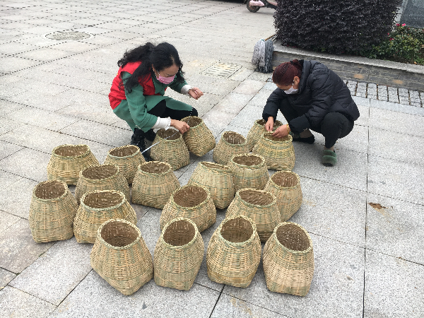 帮忙讲茶篓系在一起.jpg
