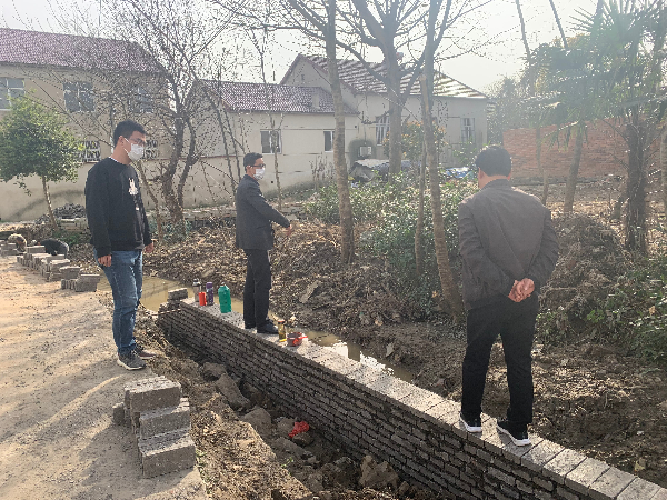 许昊指导河道治理工作.jpg 许昊指导河道治理工作.jpg