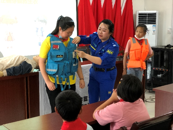 学习如何正确穿戴救生衣_看图王.jpg